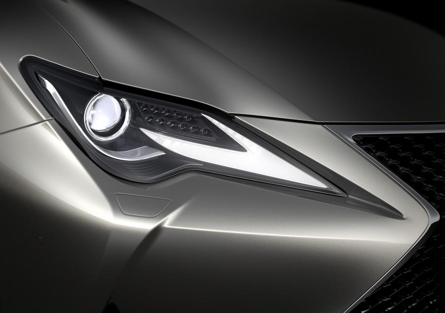 Детали экстерьера Lexus RC300h 2018 года  (WW) (фото 81 из 139)